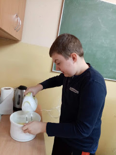 Wczoraj święto czekolady, a dziś owsiane ciasteczka. W SOSW w Strzelnie nieziemskie zapachy i smaki.