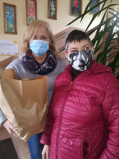 Wielkanocny zając dla podopiecznych ŚDS w Strzelnie