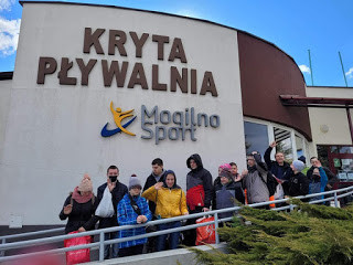 Uśmiech, zabawa i rehabilitacja - Uczniowie SOSW w Strzelnie z wizytą na basenie