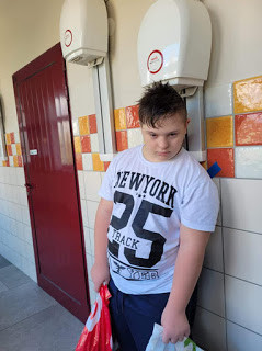 Uśmiech, zabawa i rehabilitacja - Uczniowie SOSW w Strzelnie z wizytą na basenie