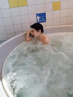 Uśmiech, zabawa i rehabilitacja - Uczniowie SOSW w Strzelnie z wizytą na basenie