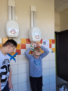 Uśmiech, zabawa i rehabilitacja - Uczniowie SOSW w Strzelnie z wizytą na basenie