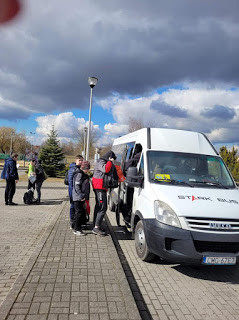 Uśmiech, zabawa i rehabilitacja - Uczniowie SOSW w Strzelnie z wizytą na basenie