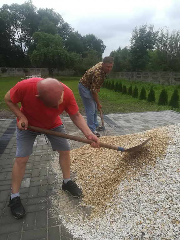 Podopieczni ŚDS w Strzelnie pracują i odpoczywają