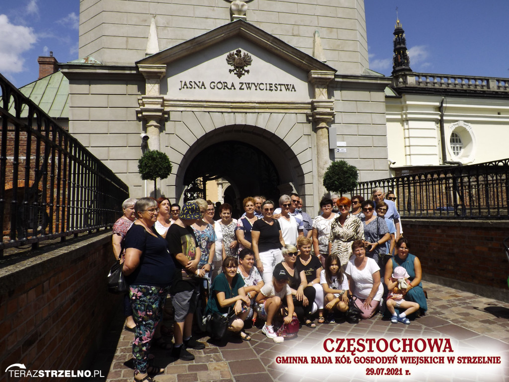 Pielgrzymka autokarowa  Gminnej Rady Kół Gospodyń Wiejskich w Strzelnie  do Częstochowy