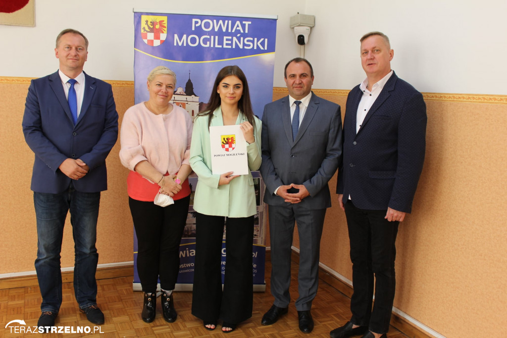 Wręczono stypendia Starosty Mogileńskiego. Poznajcie uzdolnionych uczniów z naszego powiatu!