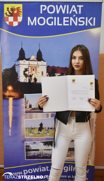 Wręczono stypendia Starosty Mogileńskiego. Poznajcie uzdolnionych uczniów z naszego powiatu!