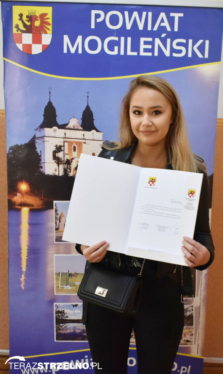 Wręczono stypendia Starosty Mogileńskiego. Poznajcie uzdolnionych uczniów z naszego powiatu!