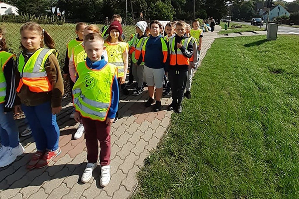 Uczniowie SP ze Strzelna korzystają z pięknej pogody