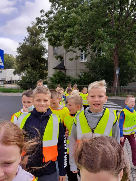 Uczniowie SP ze Strzelna korzystają z pięknej pogody