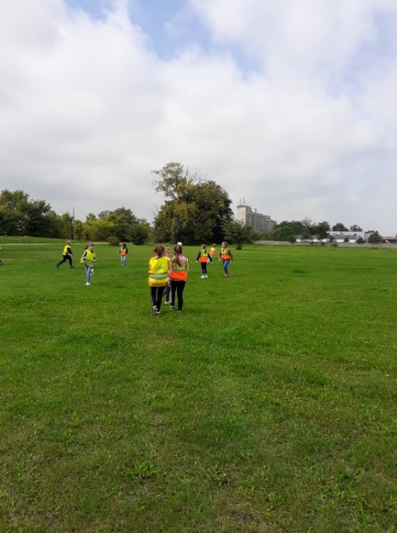 Uczniowie SP ze Strzelna korzystają z pięknej pogody