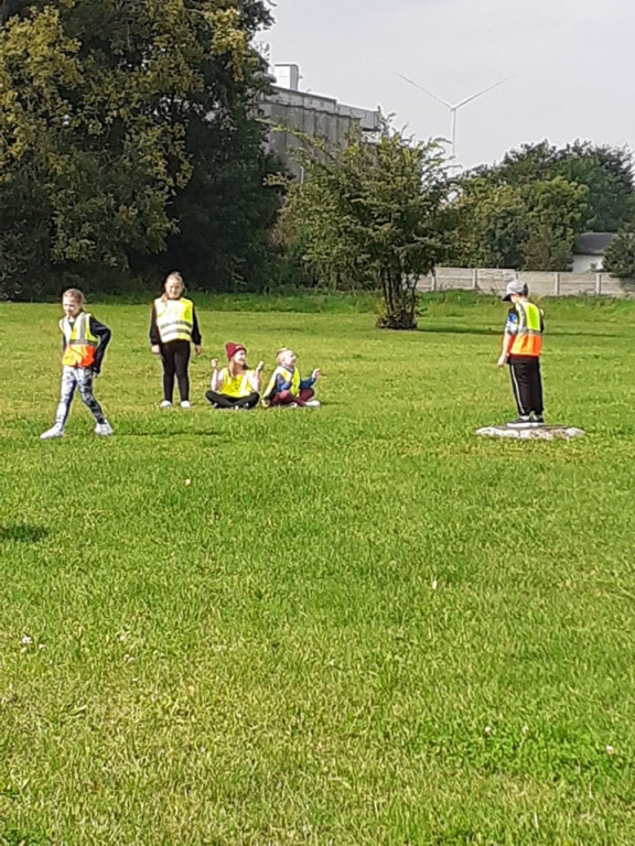 Uczniowie SP ze Strzelna korzystają z pięknej pogody