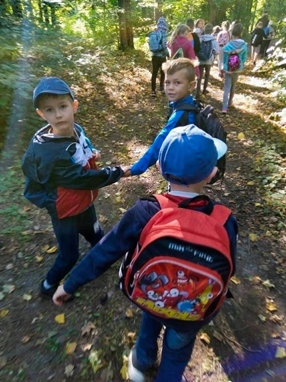 Uczniowie klas I-III z Markowic w Nadleśnictwie Miradz - film i fotorelacja