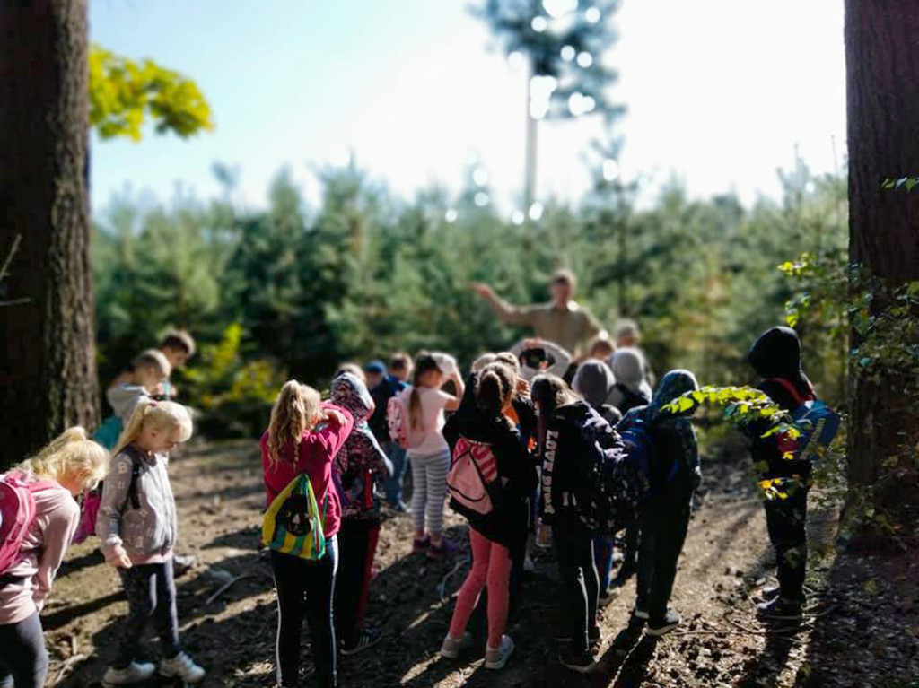 Uczniowie klas I-III z Markowic w Nadleśnictwie Miradz - film i fotorelacja