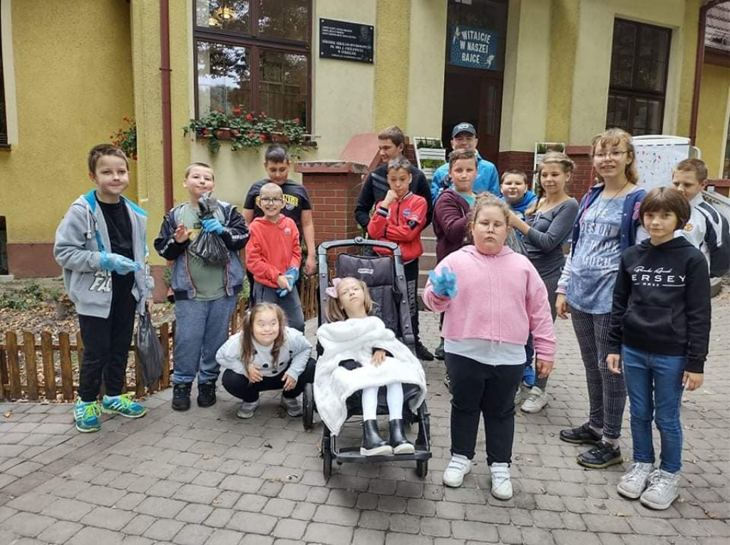 Uczniowie strzeleńskich szkół sprzątali swój kawałek świata