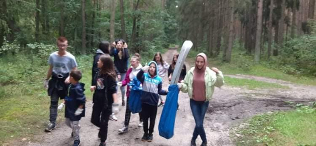 Uczniowie strzeleńskich szkół sprzątali swój kawałek świata