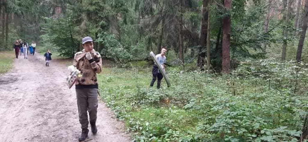 Uczniowie strzeleńskich szkół sprzątali swój kawałek świata