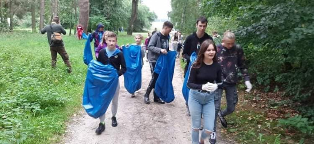 Uczniowie strzeleńskich szkół sprzątali swój kawałek świata