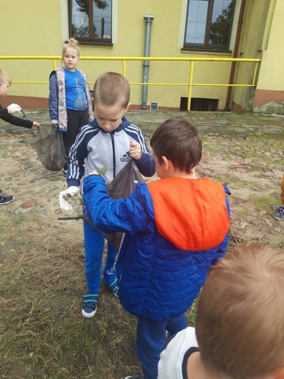 Uczniowie strzeleńskich szkół sprzątali swój kawałek świata
