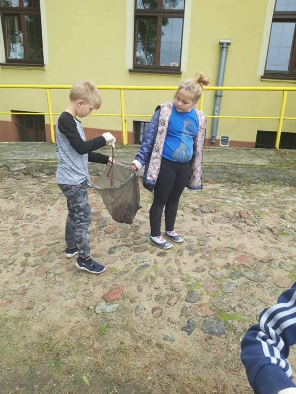 Uczniowie strzeleńskich szkół sprzątali swój kawałek świata