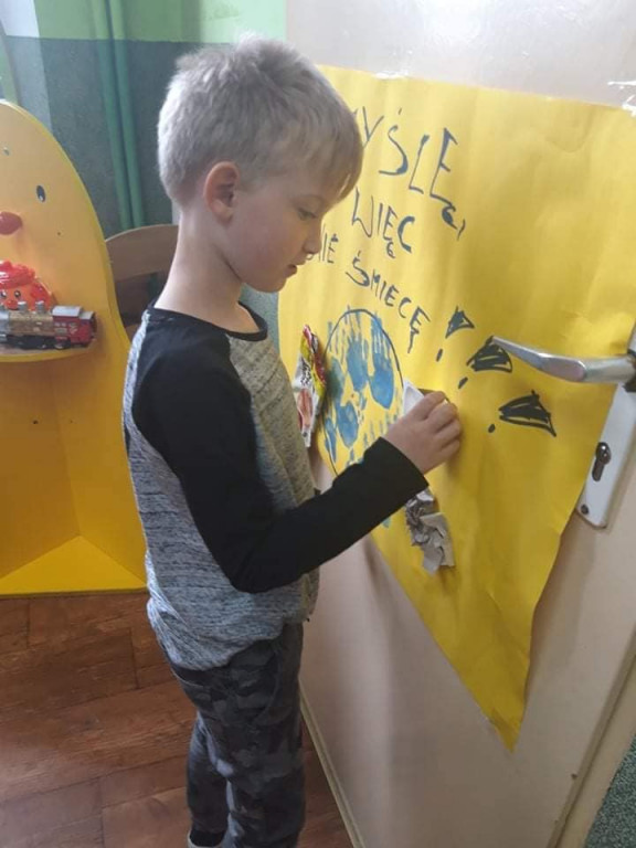 Uczniowie strzeleńskich szkół sprzątali swój kawałek świata