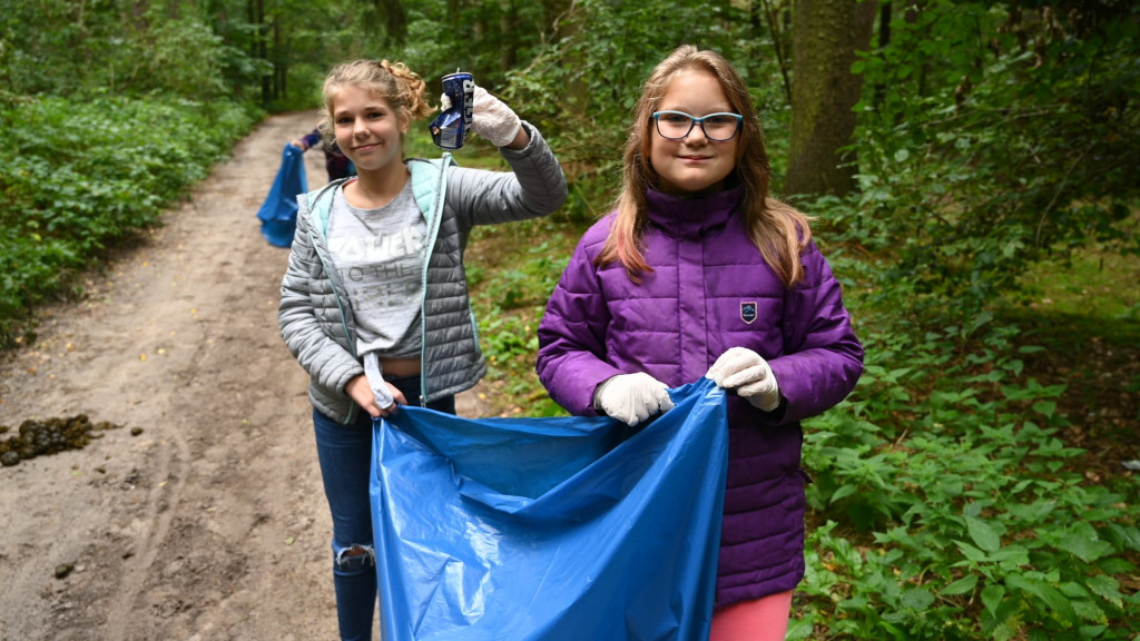 Uczniowie strzeleńskich szkół sprzątali swój kawałek świata