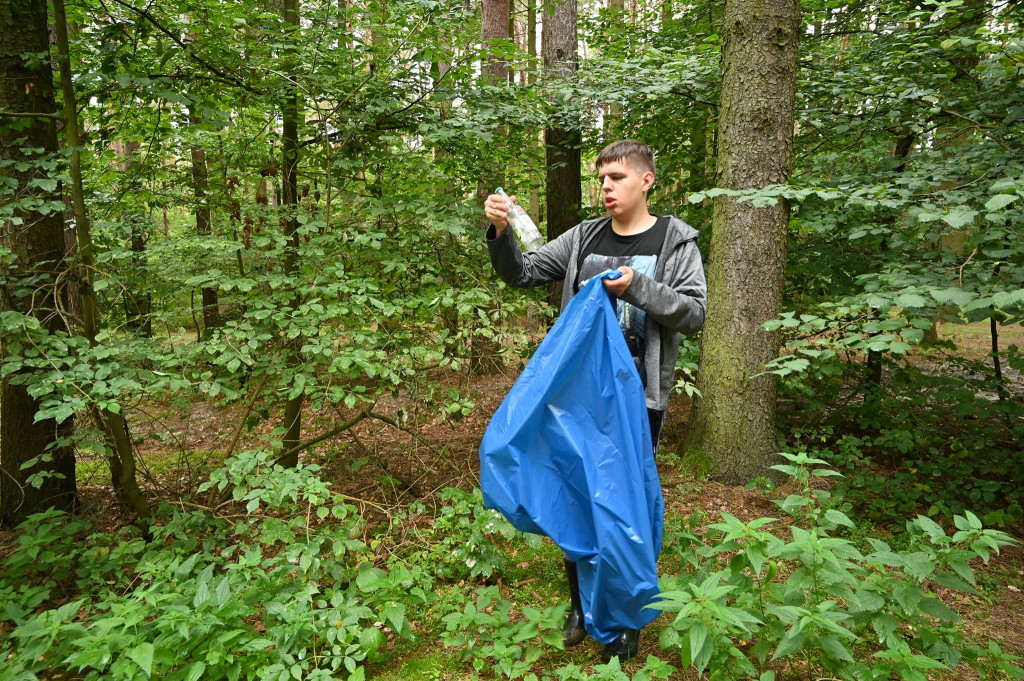 Uczniowie strzeleńskich szkół sprzątali swój kawałek świata
