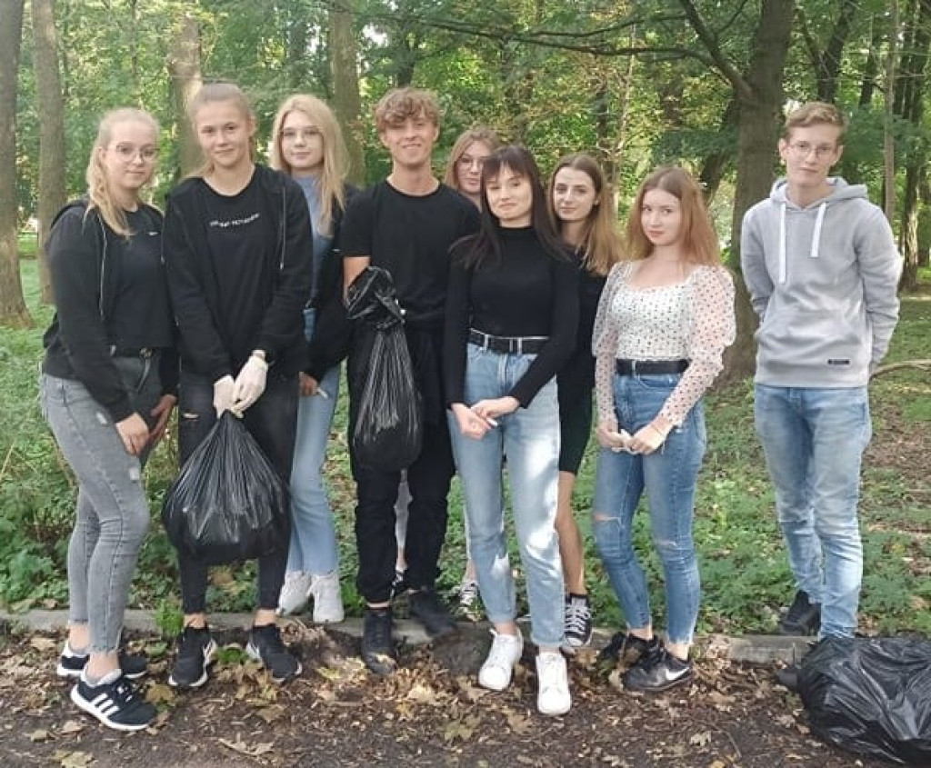 Uczniowie strzeleńskich szkół sprzątali swój kawałek świata