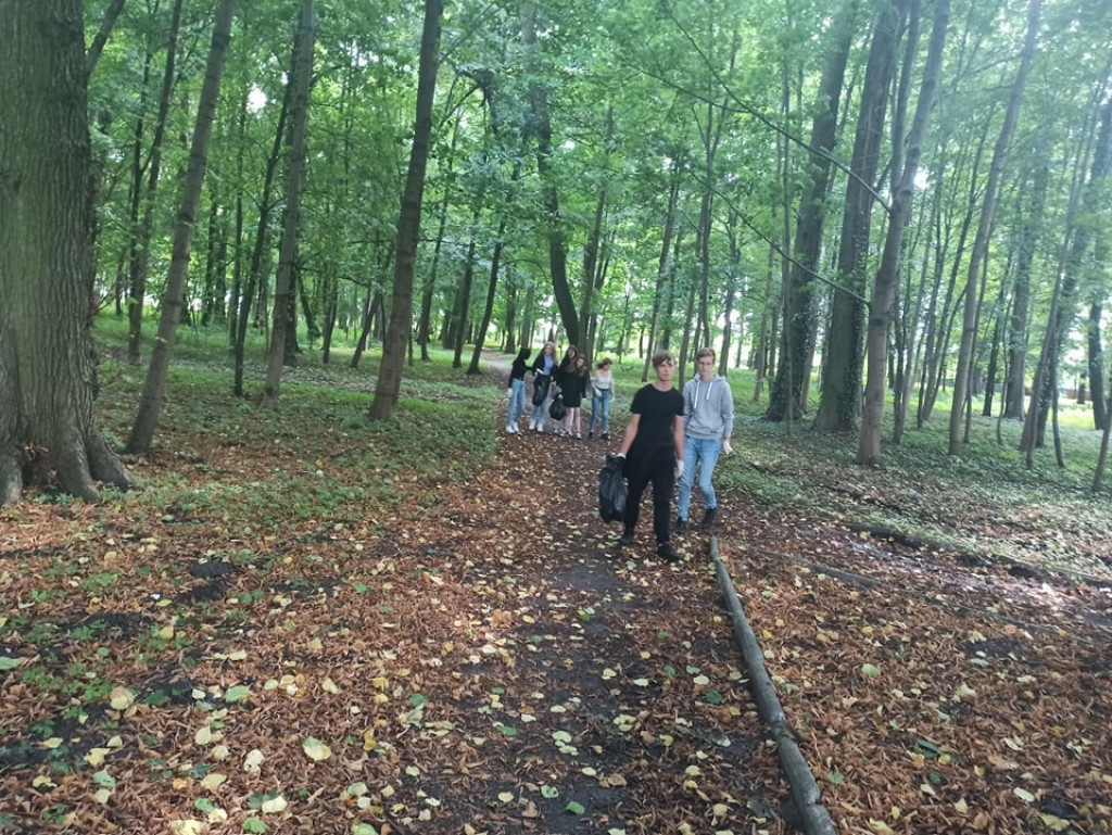 Uczniowie strzeleńskich szkół sprzątali swój kawałek świata