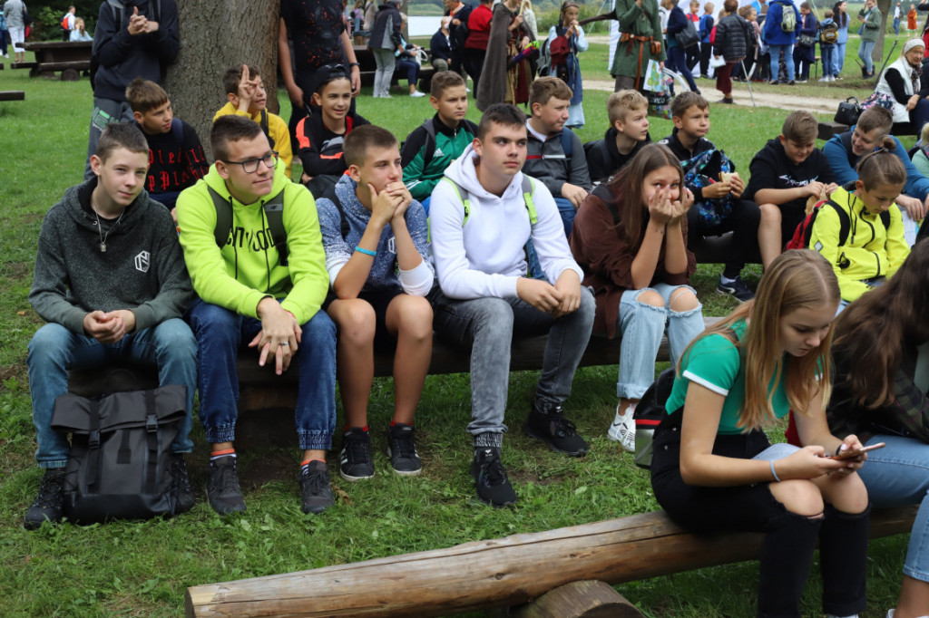 Uczniowie ze Strzelna na XXVI Festynie Archeologicznym