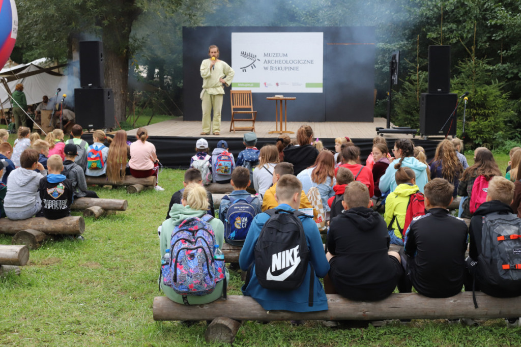 Uczniowie ze Strzelna na XXVI Festynie Archeologicznym