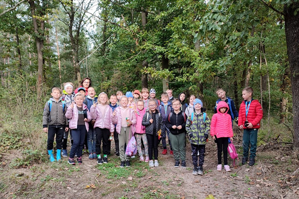 Dzieci strzeleńskiej szkoły na wycieczce w Kurzebieli