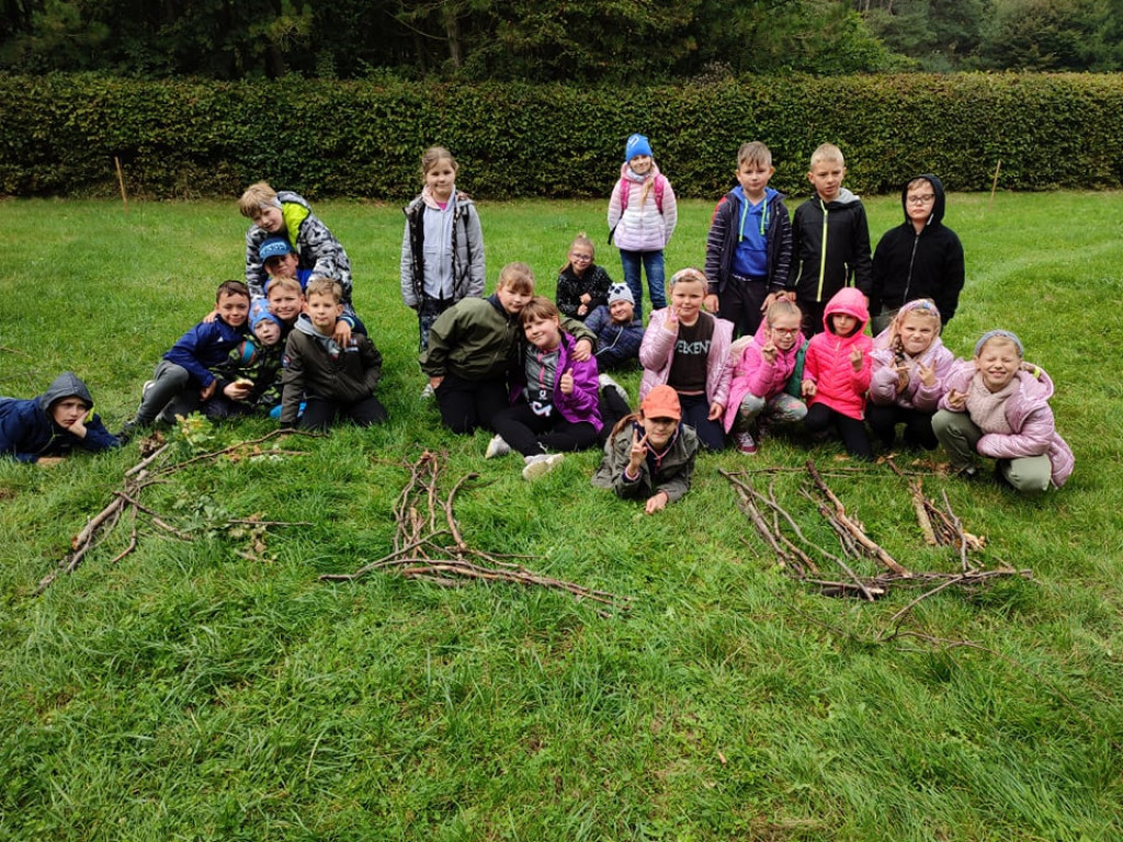 Dzieci strzeleńskiej szkoły na wycieczce w Kurzebieli