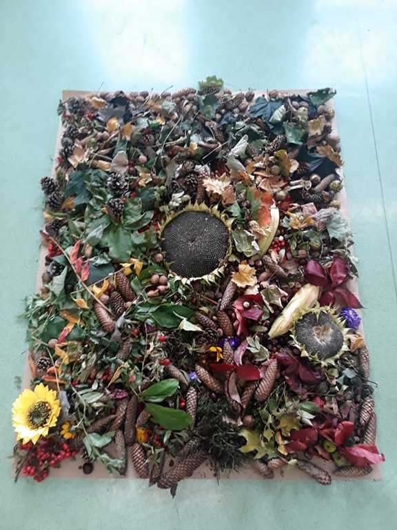 Uczniowie SP im. J. Dałkowskiego w Strzelnie korzystają z uroku jesieni