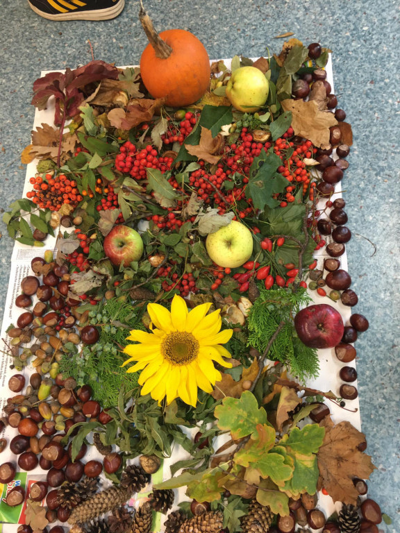 Uczniowie SP im. J. Dałkowskiego w Strzelnie korzystają z uroku jesieni