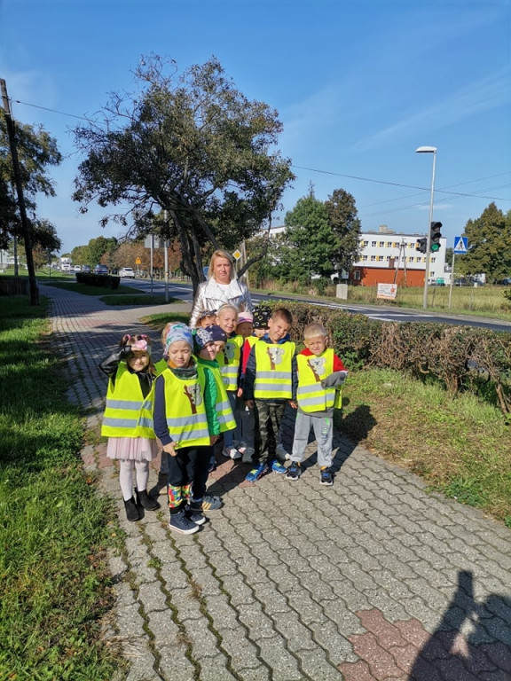 Strzeleńskie przedszkolaki uczą się bezpiecznego poruszania po drodze