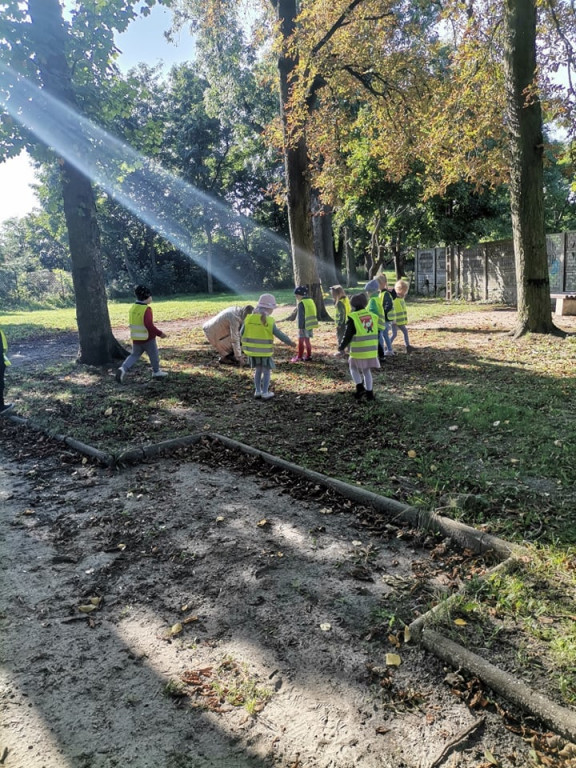 Strzeleńskie przedszkolaki uczą się bezpiecznego poruszania po drodze
