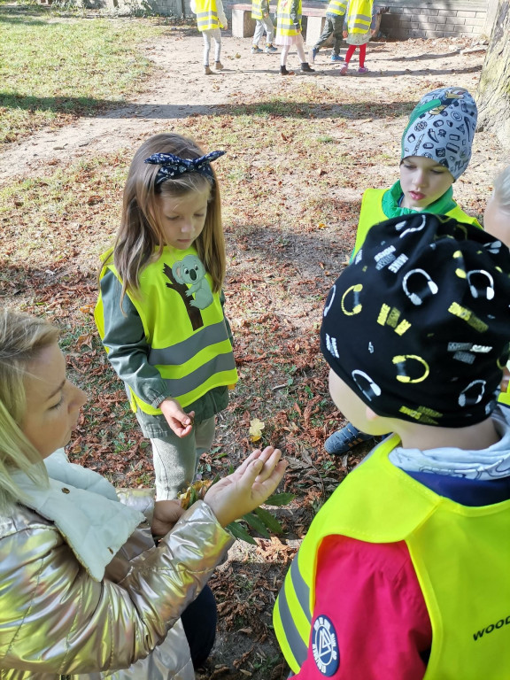 Strzeleńskie przedszkolaki uczą się bezpiecznego poruszania po drodze