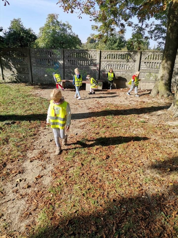 Strzeleńskie przedszkolaki uczą się bezpiecznego poruszania po drodze