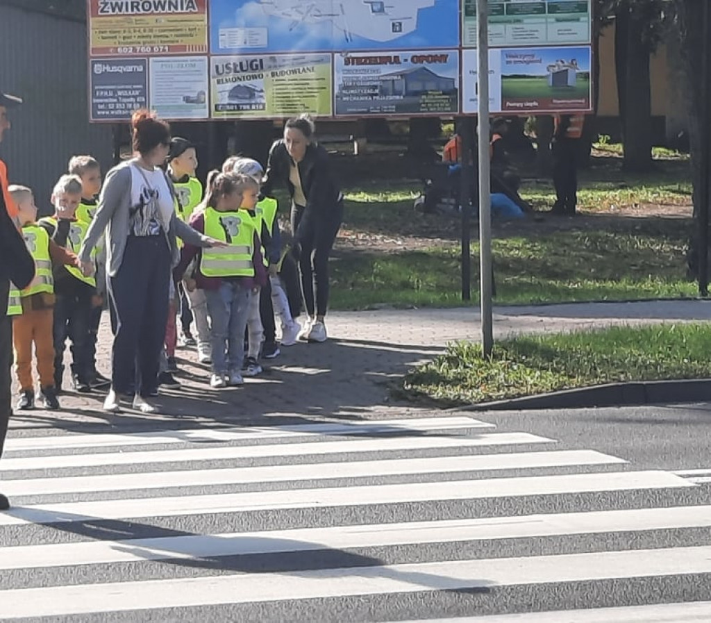 Strzeleńskie przedszkolaki uczą się bezpiecznego poruszania po drodze