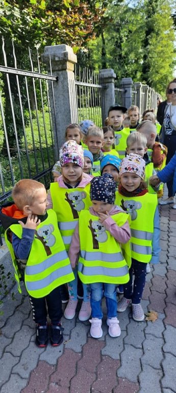 Strzeleńskie przedszkolaki uczą się bezpiecznego poruszania po drodze