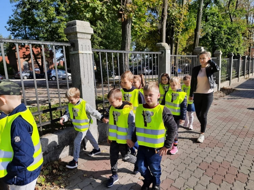 Strzeleńskie przedszkolaki uczą się bezpiecznego poruszania po drodze