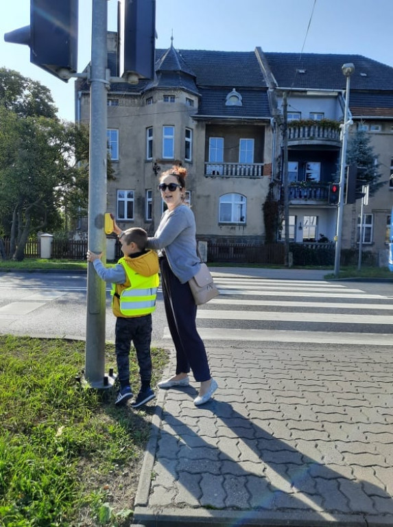 Strzeleńskie przedszkolaki uczą się bezpiecznego poruszania po drodze