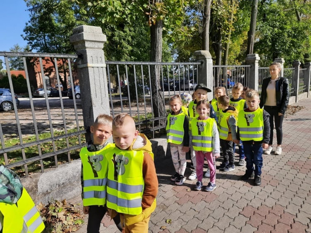 Strzeleńskie przedszkolaki uczą się bezpiecznego poruszania po drodze