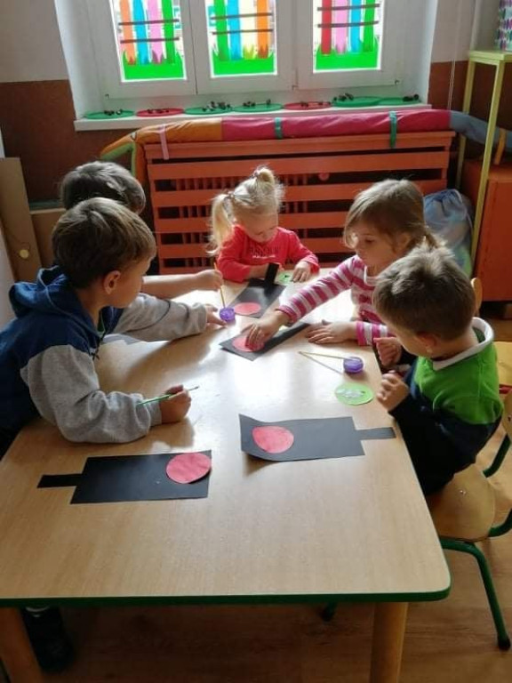 Strzeleńskie przedszkolaki uczą się bezpiecznego poruszania po drodze