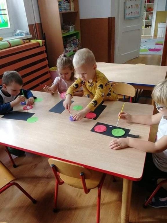 Strzeleńskie przedszkolaki uczą się bezpiecznego poruszania po drodze