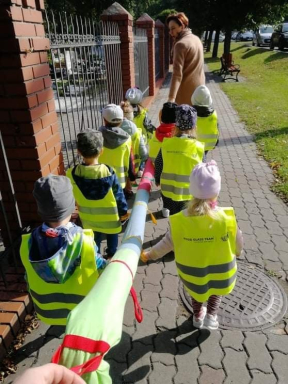 Strzeleńskie przedszkolaki uczą się bezpiecznego poruszania po drodze