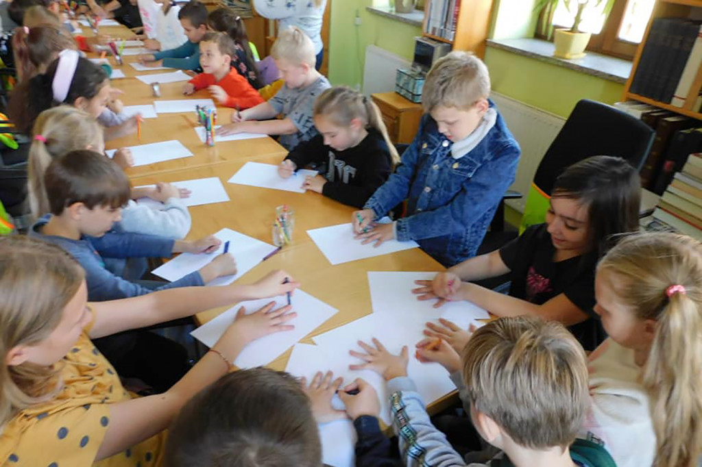 Dzień Głośnego Czytania w Miejskiej Bibliotece w Strzelnie