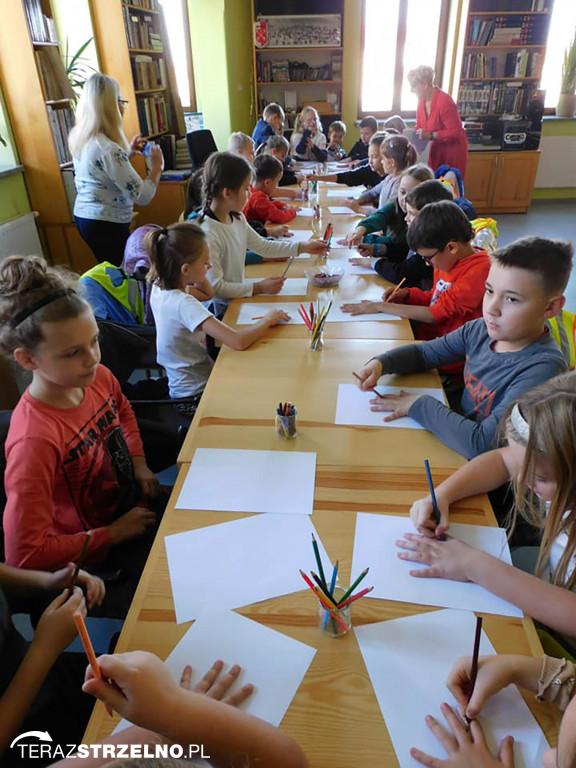 Dzień Głośnego Czytania w Miejskiej Bibliotece w Strzelnie