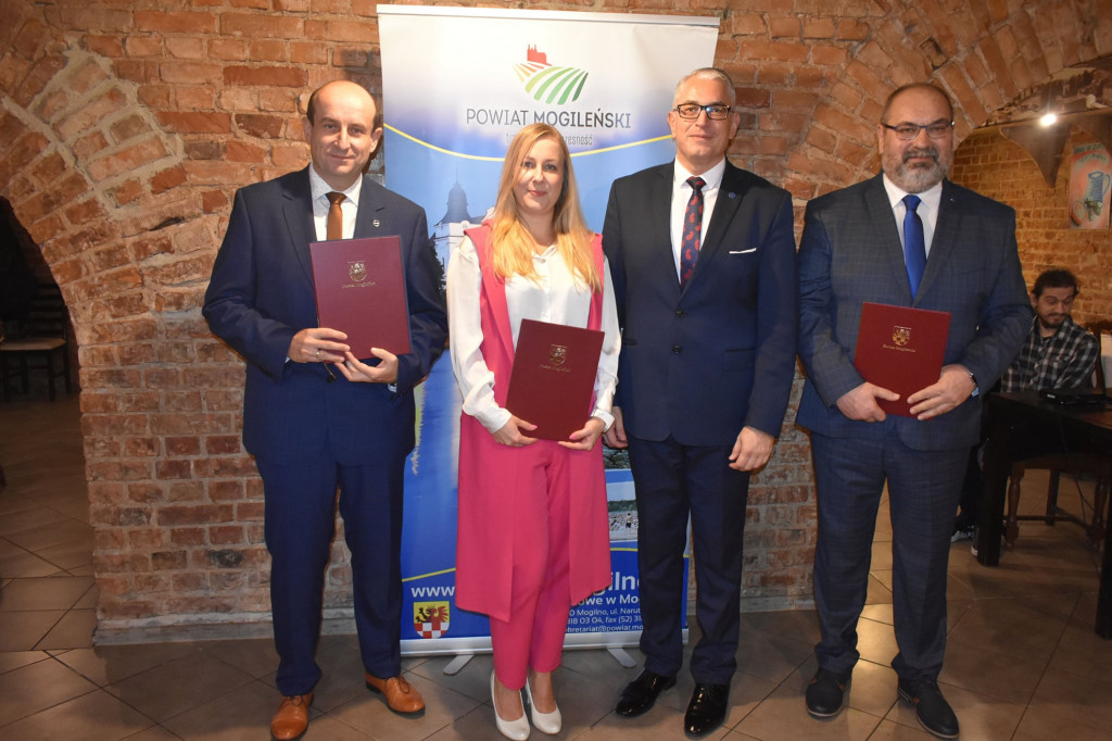  Nauczyciele ze Strzelna z nagrodami starosty mogileńskiego [ZDJĘCIA]